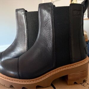 Sorel Black Leather Ankle Boots with Tan Sole